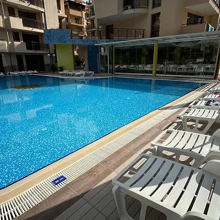 With Pool View * Słoneczny Brzeg