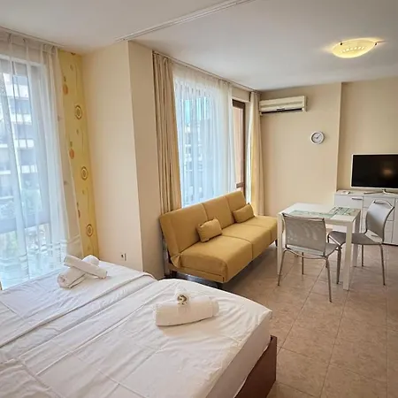 Apartament With Pool View Słoneczny Brzeg